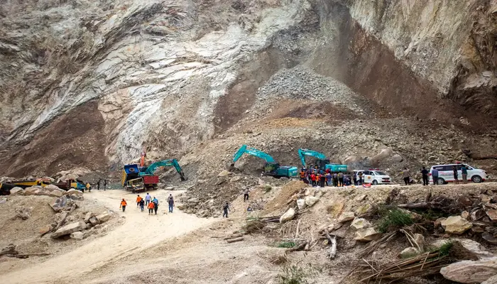 Korban tewas akibat longsor di Gunung Kuda bertambah jadi 20 orang