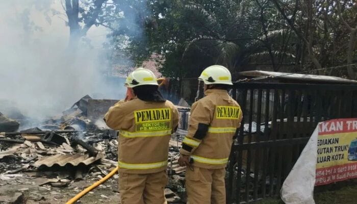 Kebakaran Lapak di Petukangan